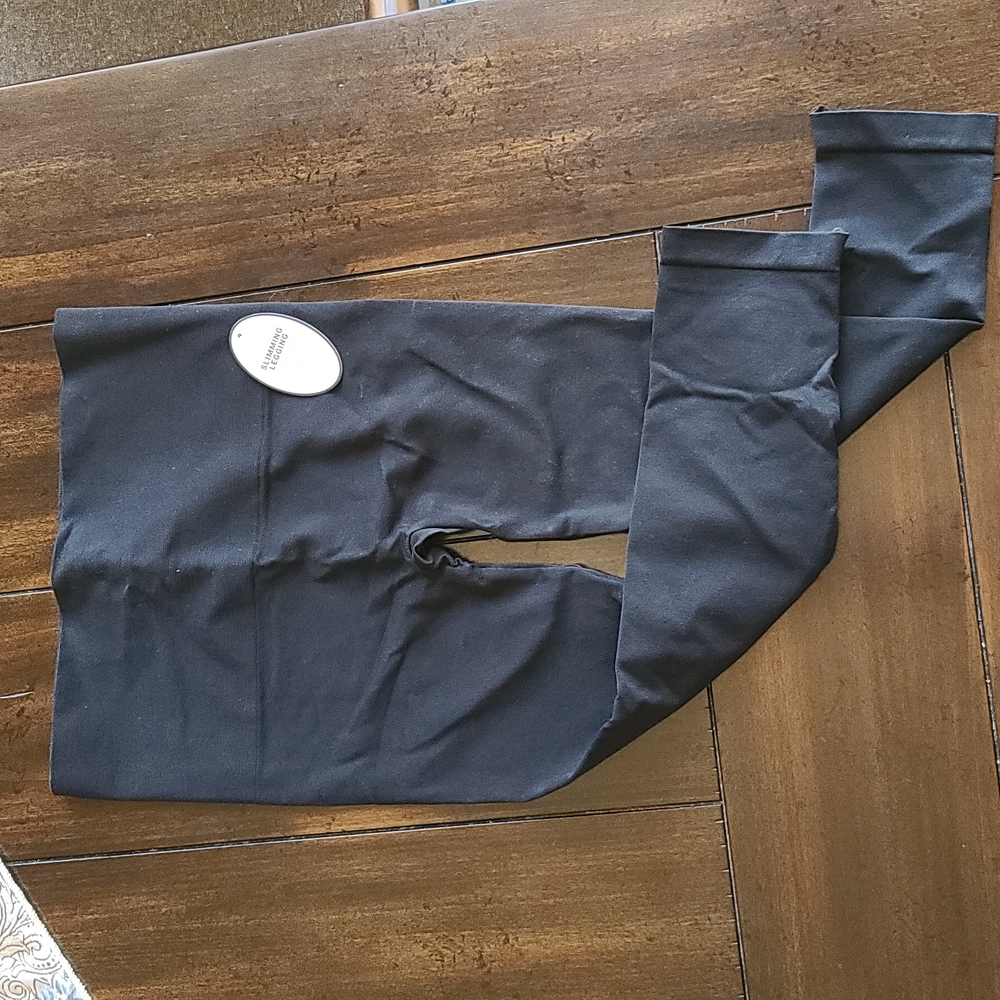NWT Soma Slimming Crop Leggings